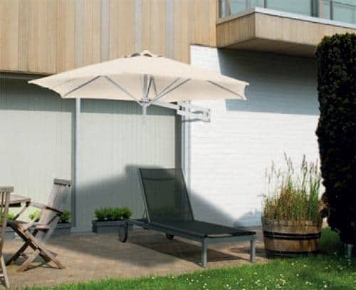 Vægparasol spar plads på jorden på en nem måde