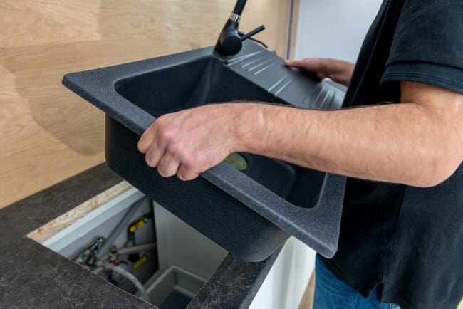 installation af håndvask i køkken