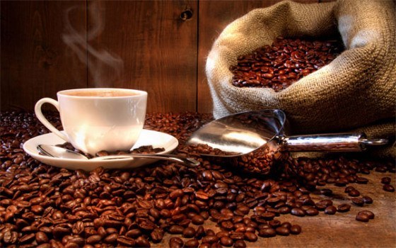 Nybrygget og varm kaffe Nybrygget og varm kaffe