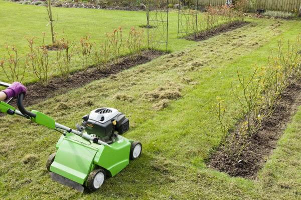 Vertikalskæring inden topdressing